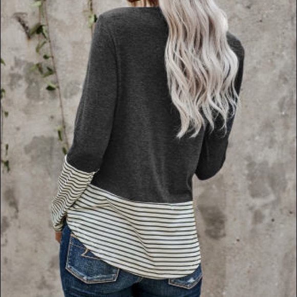 Trendy Top with sequin pocket - Picture 3 of 4